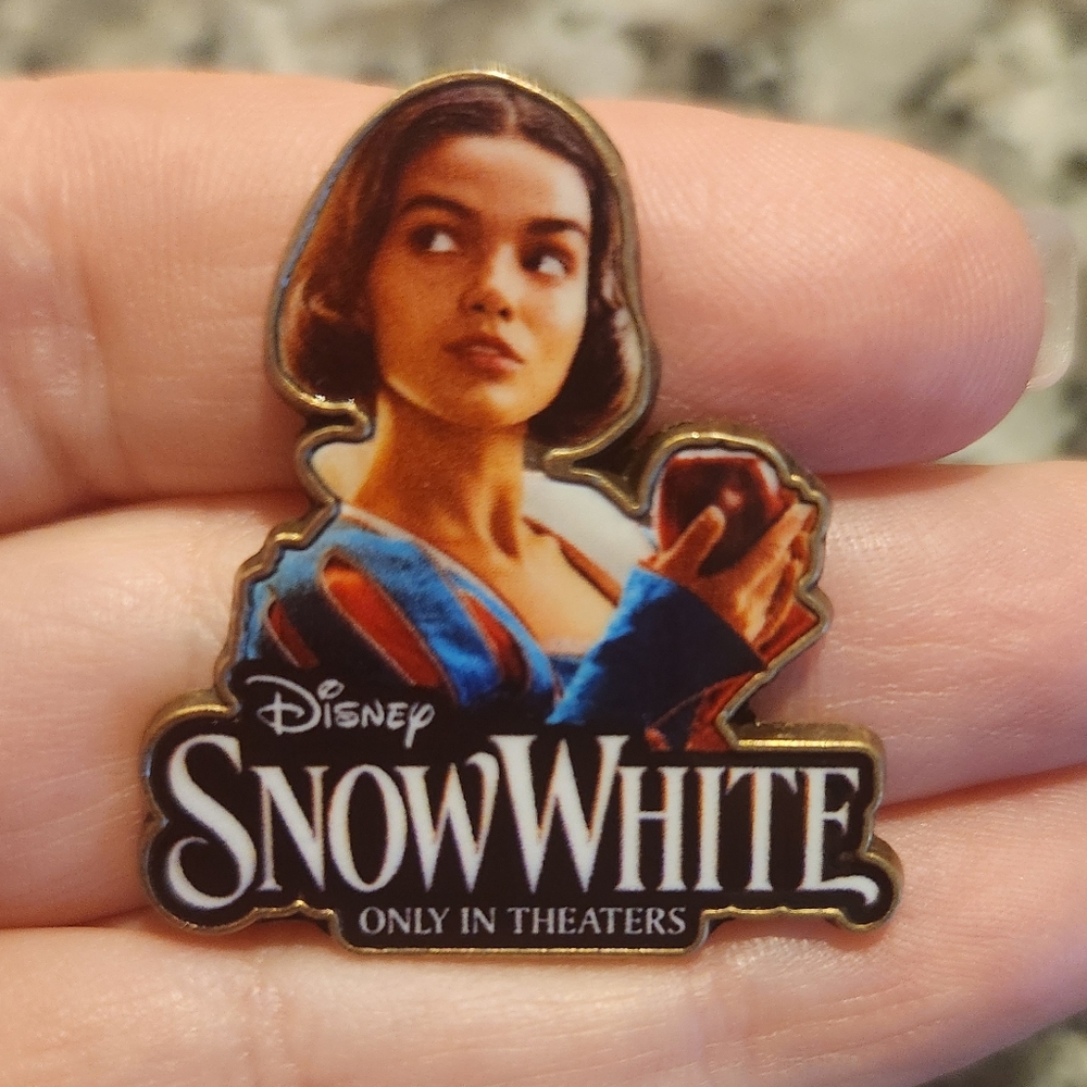 (5 For $30) Disney Pin Snow White Live Action Imax Debut Pin - Picture 1 of 4